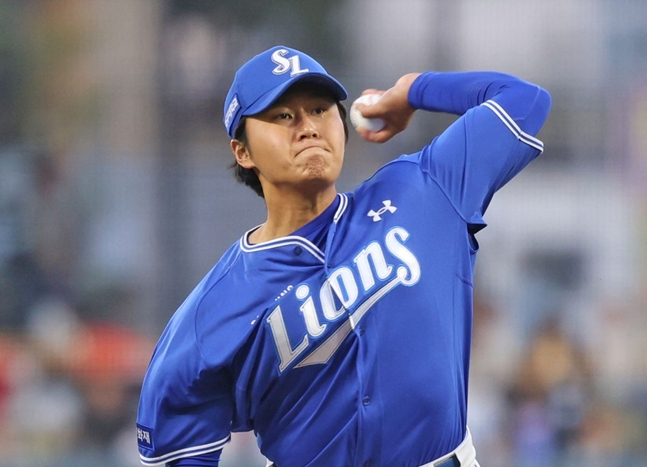 Lee Seung-hyun, the left-hander who started the game on the 8th and lost 12 points. /Photo = Samsung Lions
