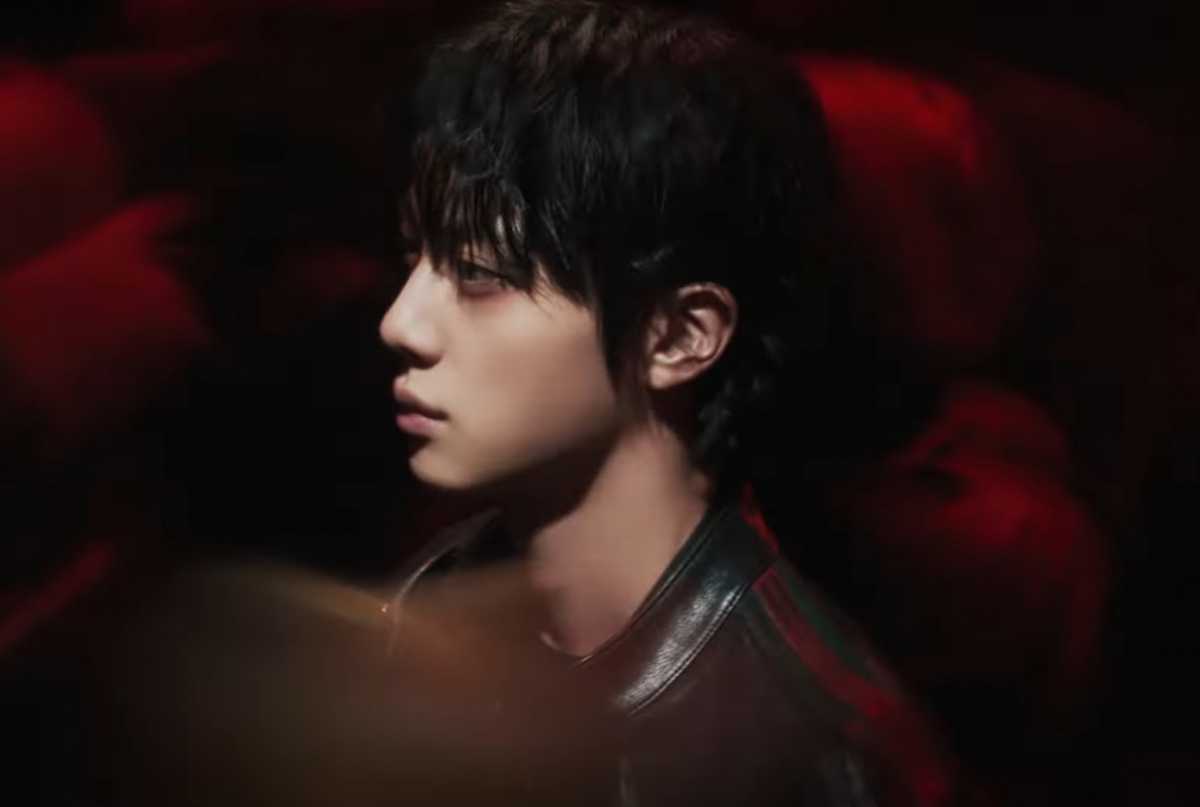 방탄소년단 진, 복면으로 시작된 강렬 서사..'Hooligan'서 드러난 치명적 매력