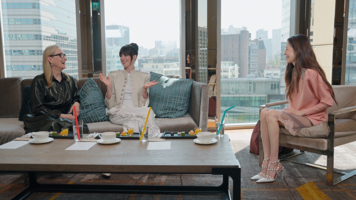 From left, Meryl Streep, Anne Hathaway, and Ko Hyunjung