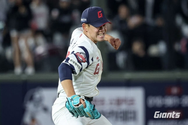 Лотте Ким Джин Ук ревет в домашнем матче против КТ в регулярном сезоне 2026 Shinhan SOL KBO League, который состоялся на бейсбольном стадионе Саджик в Пусане 8-го числа. /Фото = Предоставлено Lotte Giants