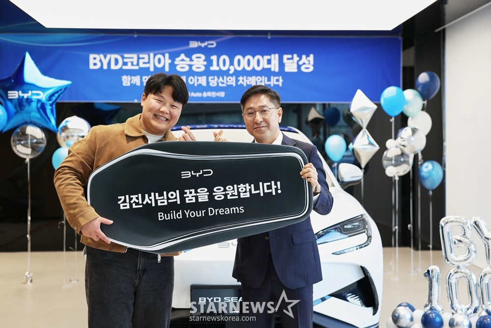 =金珍瑞和BYD韩国代表赵仁哲。