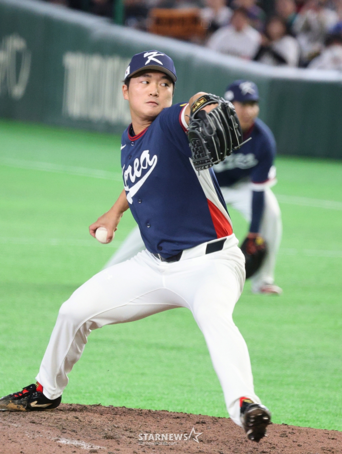 Cầu thủ ném bóng thuận tay phải người Hàn Quốc Go Woo Seok đã ngăn chặn hiệp thứ 6 của trận đấu giữa Hàn Quốc và Nhật Bản 2026WBC TokyoPOOL được tổ chức tại Tokyo Dome vào ngày 7 tháng 3 vừa qua.   2026.03.07. /Ảnh = Phóng viên cao cấp Kang Young Jo