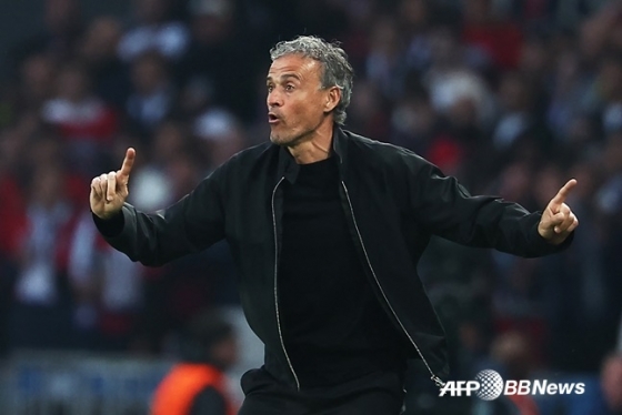 他就是PSG队主教练路易斯·恩里克。 =法新社BBNews=新闻1。