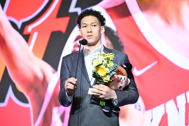 Eddie Daniel đoạt giải Sixman Award. /Ảnh = Cung cấp KBL