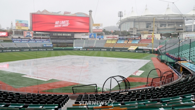 9日、雨天中止となった仁川(インチョン)SSGランダースフィールド。 /写真=姜永祚(カン·ヨンジョ)先任記者