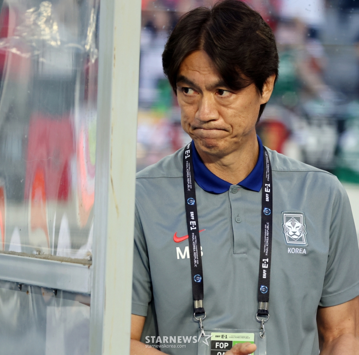 他就是国家足球队主教练洪明甫。 =照片=高级记者姜英祖。