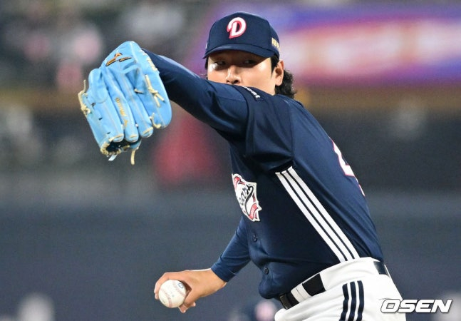 10日,斗山队的郭彬在水原KT Wizpark举行的2026新韩SOL KBO联赛常规赛客场比赛中,正在奋力投球。