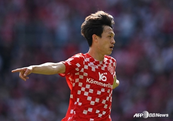 他就是美因茨中场球员李在成。 =法新社BBNews=新闻1。