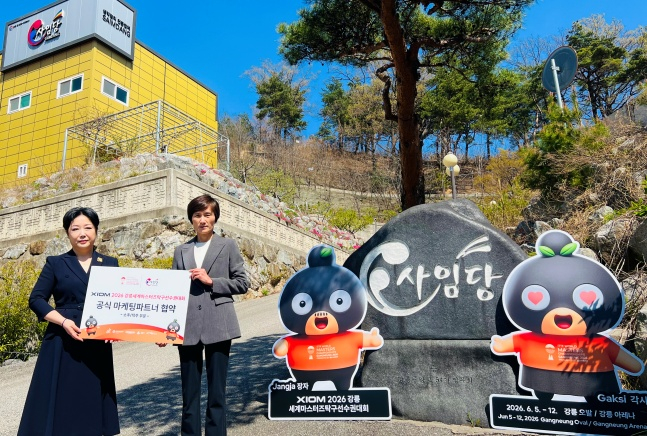 玄貞和（ヒョン·ジョンファ）2026江陵（カンヌン）世界マスターズ卓球選手権大会組織委員会執行委員長（右）。 /写真=大韓卓球協会提供 