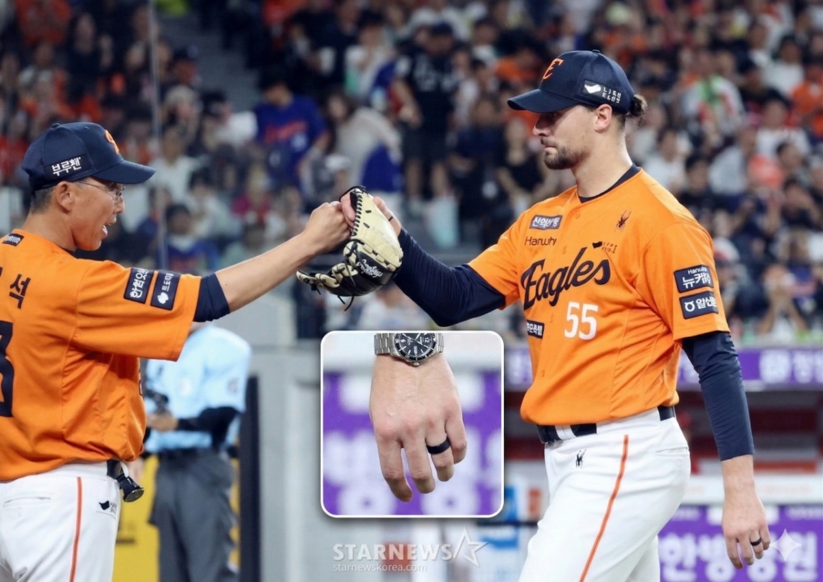 Hình ảnh Ryan Weiss đeo nhẫn cưới và tham gia trận đấu ở Hanwha vào năm ngoái. /Ảnh = Phóng viên cao cấp Kang Young Jo