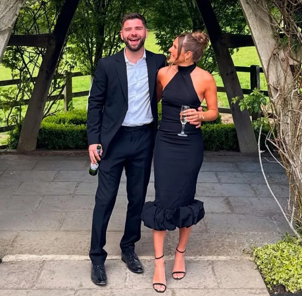  Том Гарретт (слева) и Оливия Бузагло (слева). /Фото = Больше солнца в муравейнике