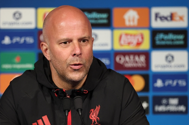 主教练阿尔内·斯洛特。 =法新社BBNews=新闻1。