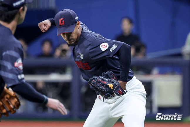 咆哮するロドリゲス。 /写真=ロッテジャイアンツ