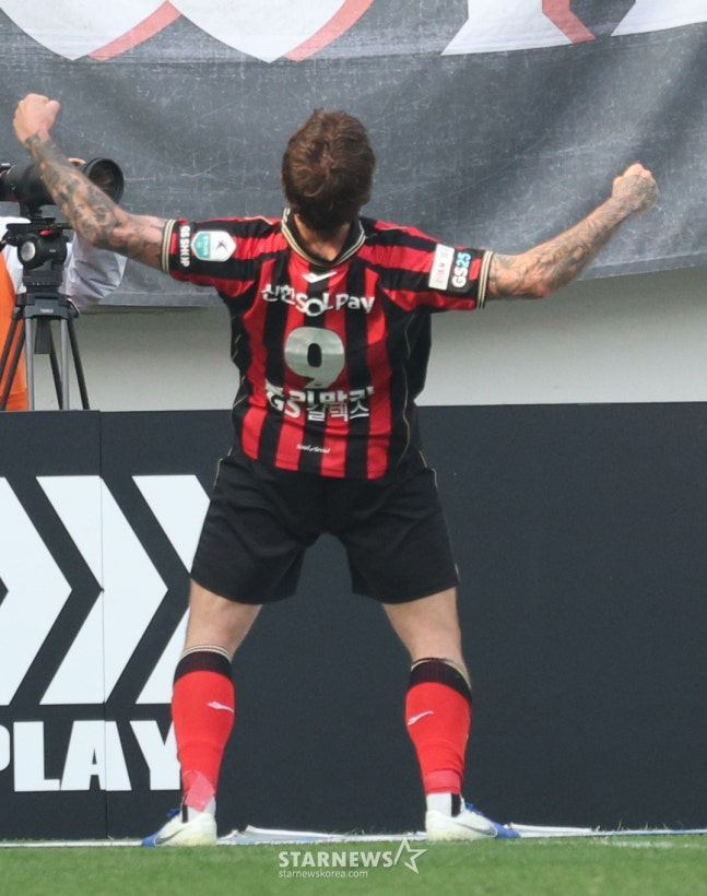 Klimala roars after scoring a theatrical goal. /Photo = Senior Reporter Kim Jin-kyung