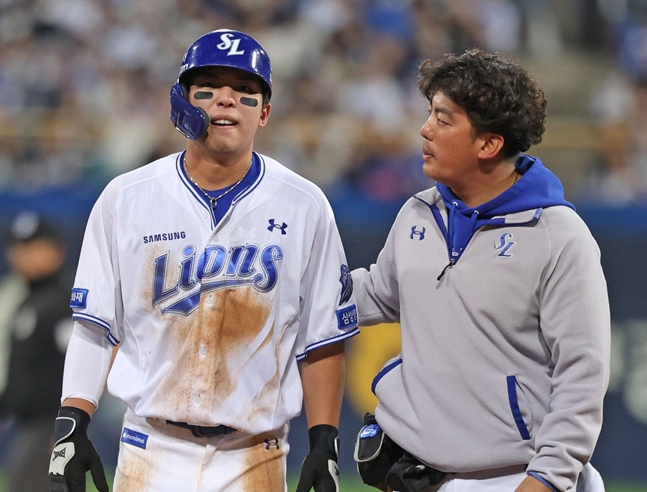 Ким Ён Ун (слева) будет заменен во время игры 10-го числа. /Фото = Samsung Lions