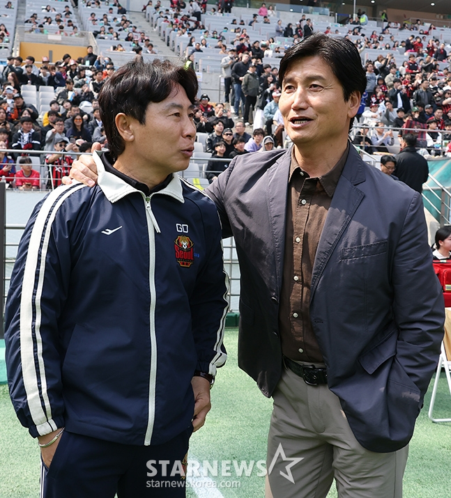 金基东（左）教练和郑正龙教练。 =照片=金镇京。