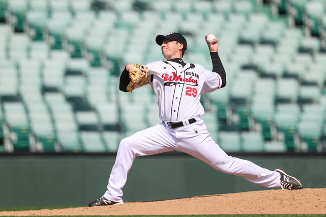 投球的高孝俊。 =照片:蔚山威尔士。