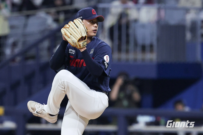 8回裏に出て1⅔イニング無失点で勝利投手になった朴ジョンミン。 /写真=ロッテジャイアンツ