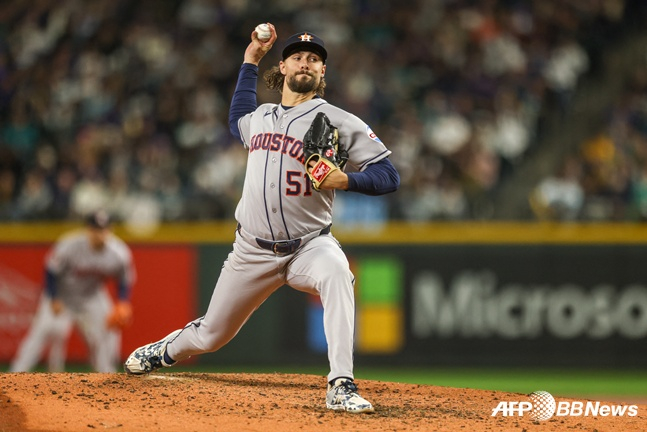 力闘を繰り広げているワイス。 /AFPBBNews=ニュース1