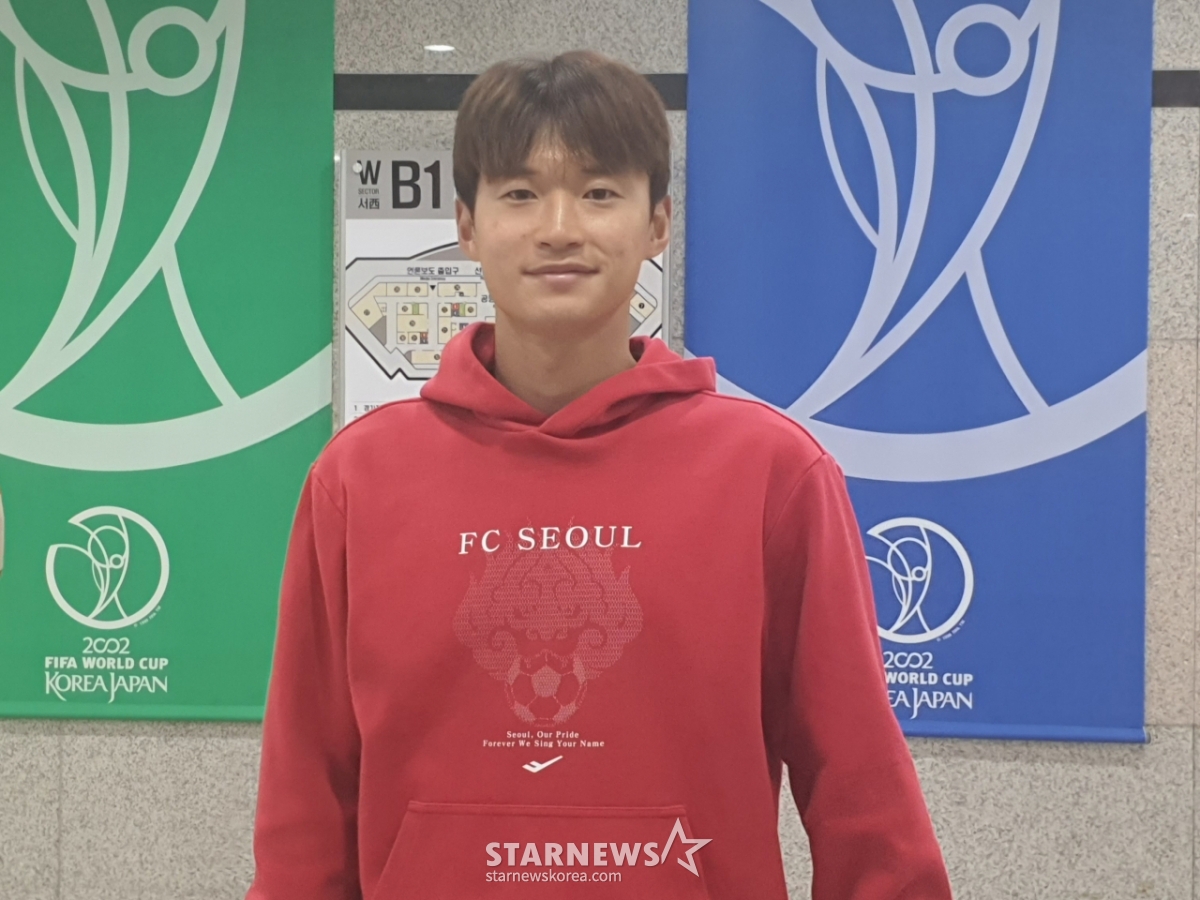 FC Seoul defender Kim Jin-soo poses in the mixed zone after winning the 7th round home game of "Hana Bank K League 1 2026" against Jeonbuk Hyundai at Seoul World Cup Stadium on the 11th. /Photo = Reporter Park Jae-ho