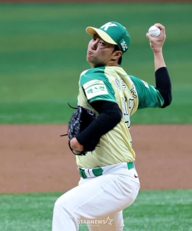 Ahn Woo-jin bắt đầu trận đấu với Lotte vào ngày 12. /Ảnh = Phóng viên cao cấp Kang Young Jo