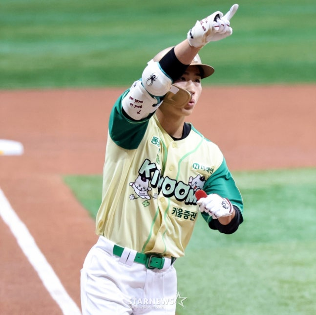 Lee Joo-hyung, người đã đánh một cú homerun trong hiệp đầu tiên. /Ảnh = Phóng viên cao cấp Kang Young Jo