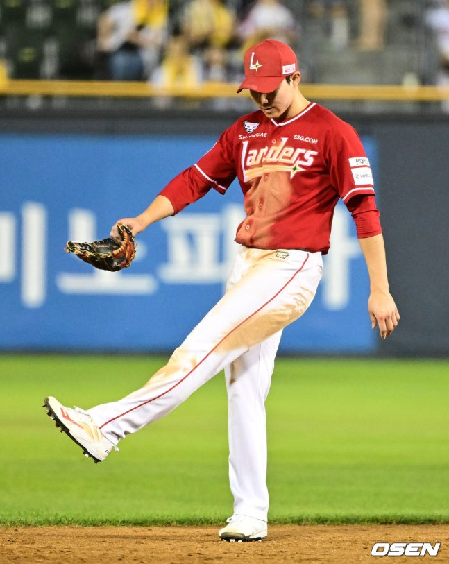 SSG游击手朴成汉。