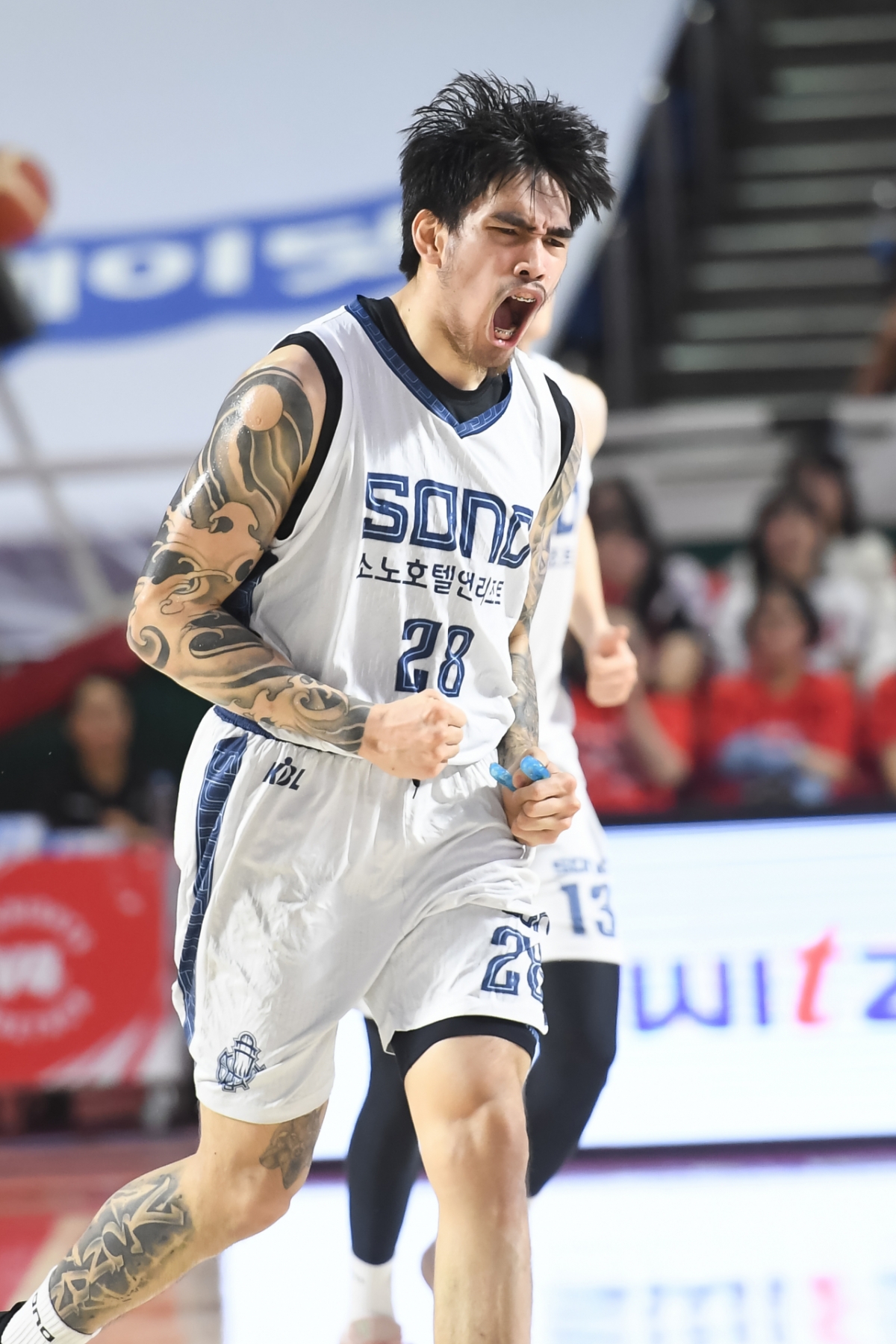 Кевин Кембао рыдает после забитого мяча. /Фото = Предоставлено KBL.