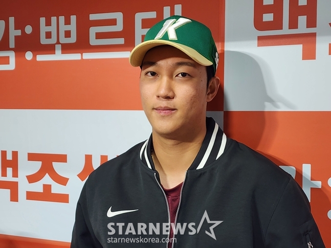 12日结束复出战的安佑镇。 =照片=韩联社记者朴秀珍。