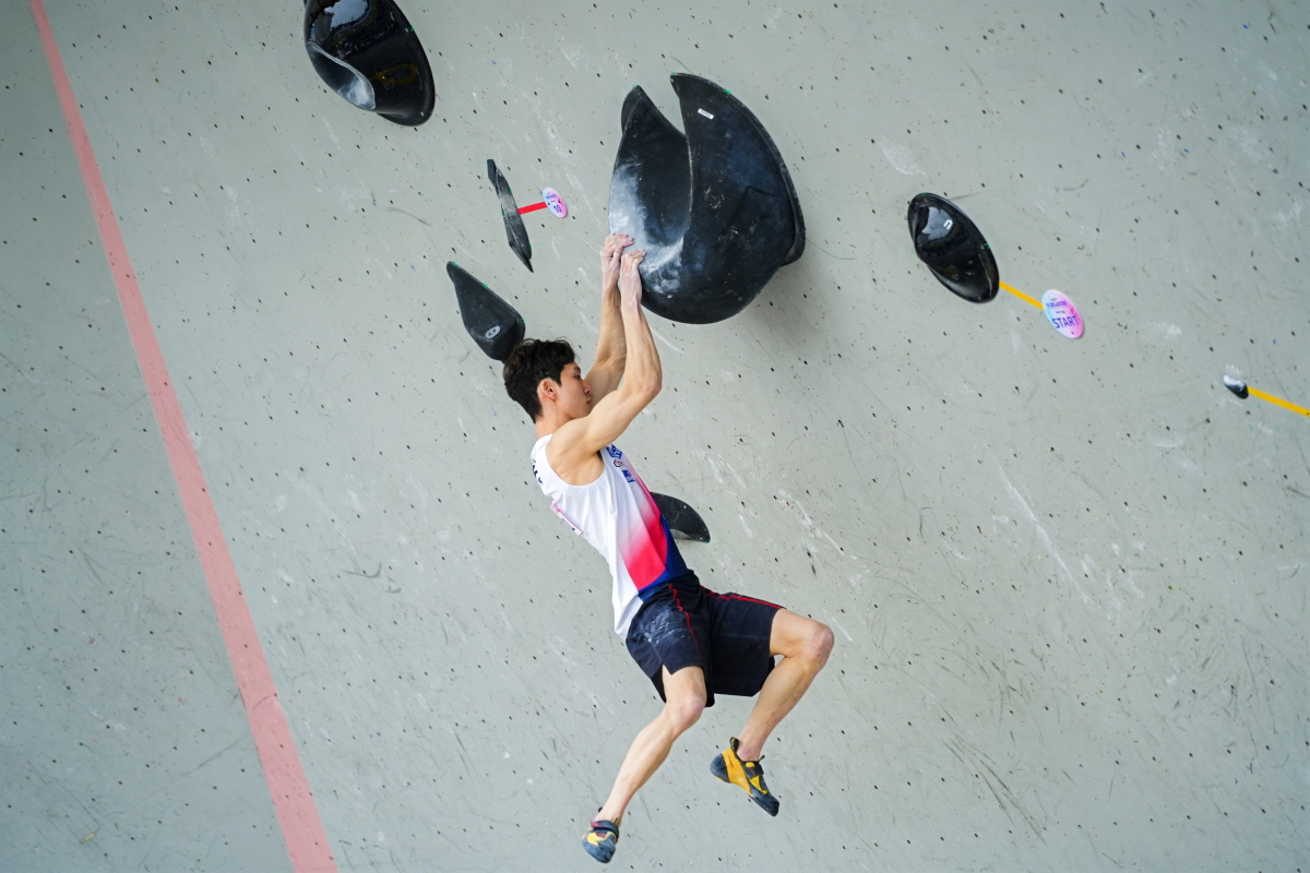 2026ワールド·クライミング·メイシャン·クライミング·アジア選手権大会のボルダー1位になった李ドヒョン。 /写真=大韓山岳連盟提供