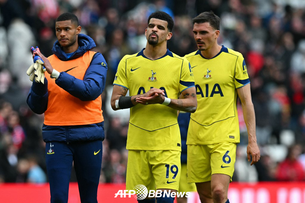 Các cầu thủ Tottenham đang tiếc nuối sau thất bại tại Sunderland ở Ngoại hạng Anh (EPL) vào ngày 12. /AFPBBNews = Tin tức 1
