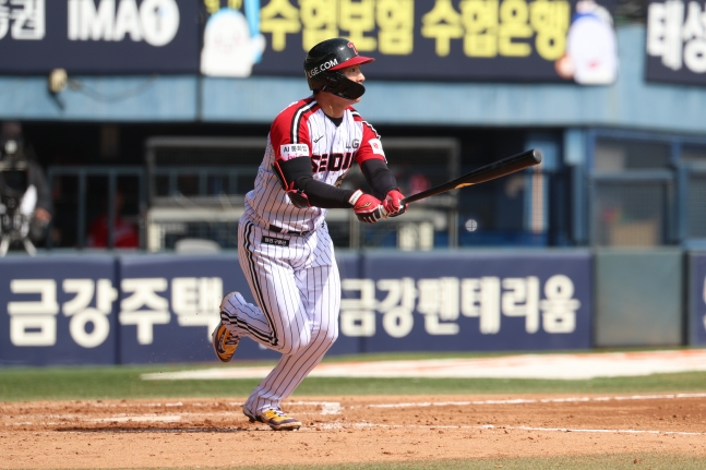 12日，吴志焕在与SSG队的比赛中击出了安打。 =照片=LG twins提供。