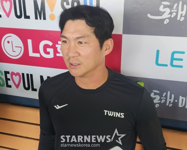 12日,吴志焕在与SSG队的比赛中获胜后,正在接受记者的采访。 =照片=安浩根。