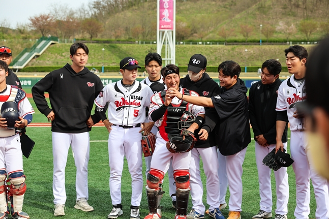 /Фото =Ульсан-Уэльс