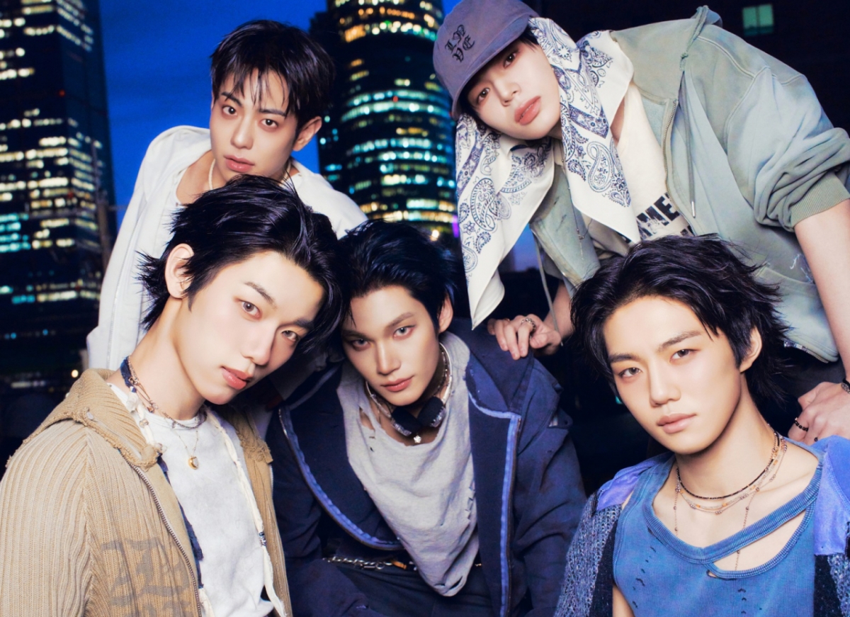 Group Even/photo courtesy = Jellyfish Entertainment