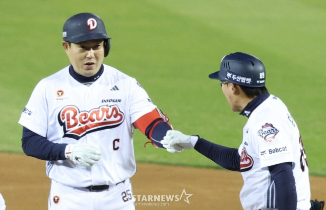  Ян Ый-джи (слева). /Фото = Звёздные новости