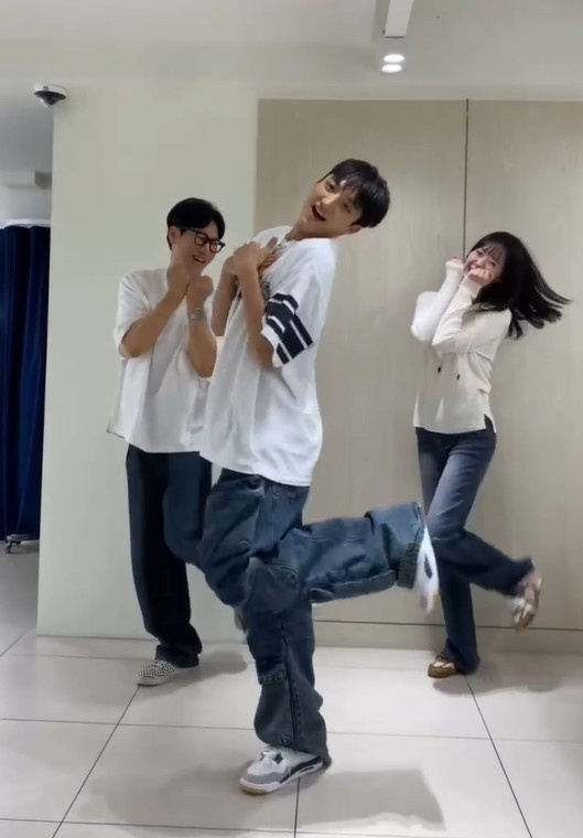 /Фото = Захват Инстаграм Джи Сок Джин