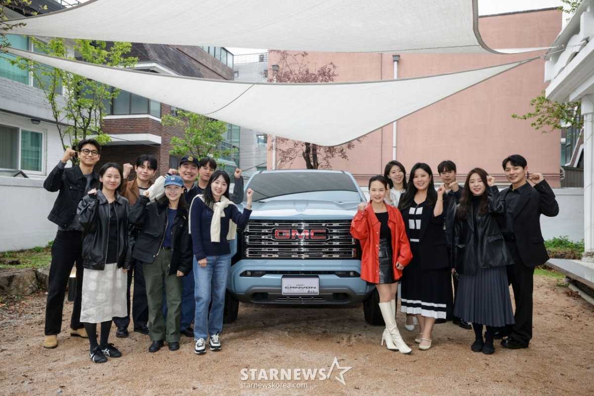 GM Korea CMO Yoon Myung-ok and creators/photo courtesy = GM Korea office