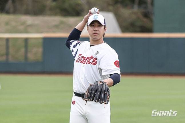 Lotte Giants Choi Choong-yeon. /Photo = Courtesy of Lotte Giants