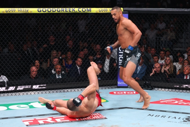 Carlos Ulberg (phải) đang nhắm đến cuộc tấn công bằng cách đặt Yuri Prohasca nằm ở vòng đầu tiên tại sự kiện chính của UFC 327: Prohasca vs Ulberg vào ngày 12. /Ảnh = UFC cung cấp