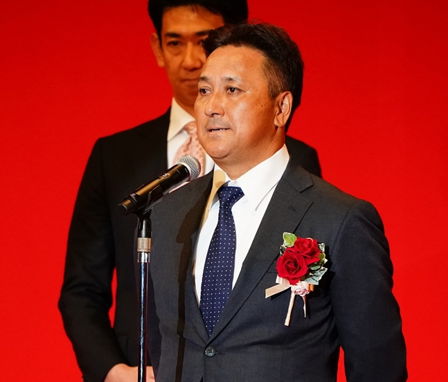 图为结束2025赛季后参加中日龙队活动的落合教练。 =照片:中日龙队官方SNS