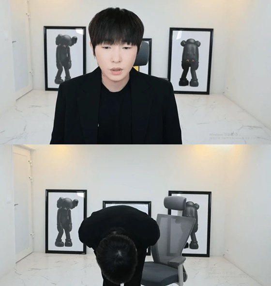 =BJ K为"投币门"事件道歉的样子。