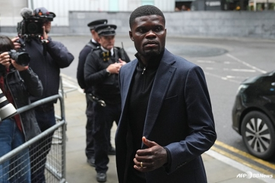 Thomas Fati đang có mặt tại Tòa án Hình sự Southwark London sau khi kết thúc vòng đầu tiên của vòng loại UEFA Champions League (UCL) 2025-2026 được tổ chức tại sân vận động Tottenham Hotspur ở London, Anh. /AFPBBNews = Tin tức 1