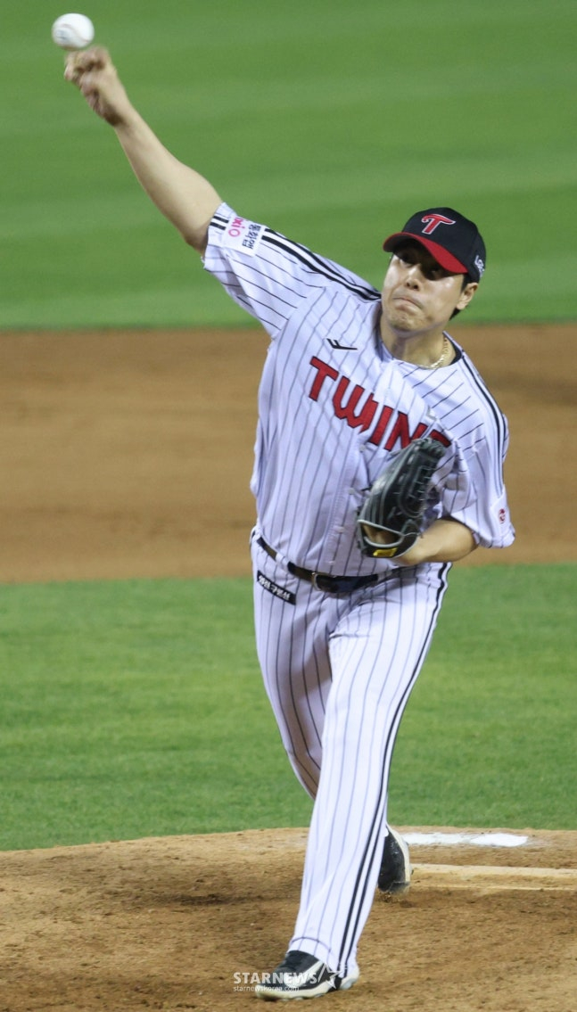 Kim Jin-sung became the winning pitcher without losing a point in the top of the eighth inning. /Photo = Senior Reporter Kim Jin-kyung