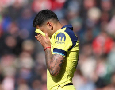 Кристиан Ромеро в слезах. /Фото = Футбольная стая Лондона