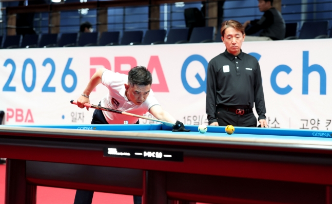 チョン·ギョンソプが13日「2026PBAキュースクール(Q-School)」2ラウンド1日目の日程でストロークを準備している。 /写真=PBAツアー提供