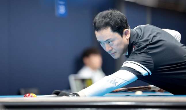 ファン·ドゥクヒが13日「2026PBAキュースクール(Q-School)」2ラウンド1日目の日程でストロークを準備している。 ファン·ドゥクヒは1日目で生存に失敗し、2日目に向かった。 /写真=PBAツアー提供