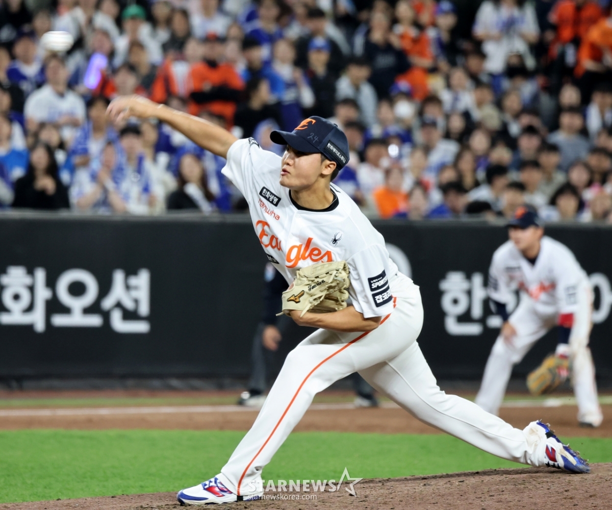 [포토] '7회초 구원등판' 정우주