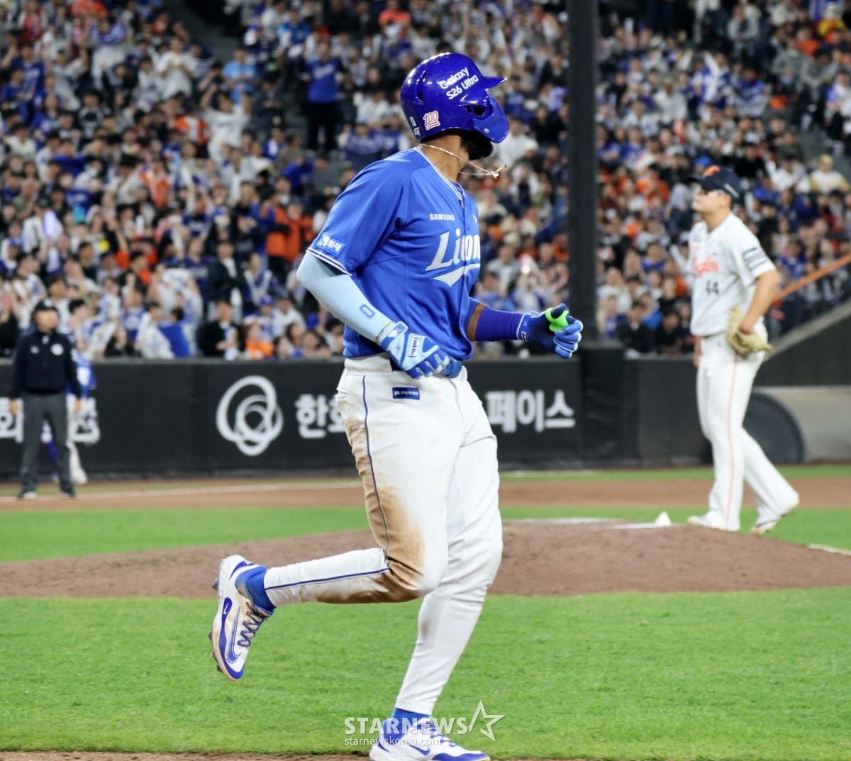 [한번에쓱] 2사 만루에서 흔들린 김서현 '디아즈에 이어 류지혁도 밀어내기볼넷'