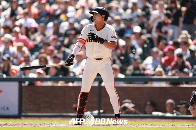 他就是旧金山巨人队的外野手李正厚。 =法新社BBNews=新闻1。